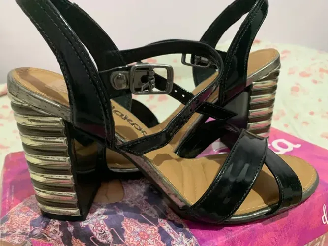 Sapato sandália de salto Dakota preto