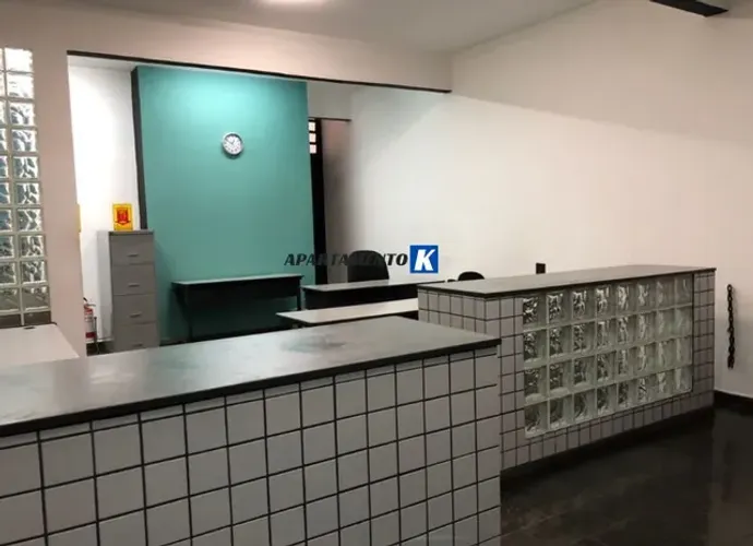 Casa Comercial LOCAÇÃO - 280m², Salão na Frente - 5 salas - Quintal - Em frente ao ASSAI,