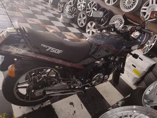 Cbx 750 f impecável .