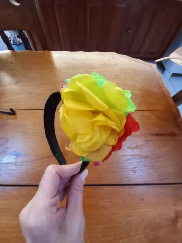 Tiara de cabelo com flores