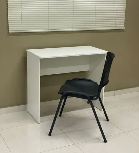 Escrivaninha branca