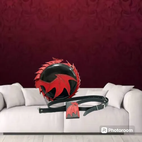 Bolsa Ouroboros feito em couro legítimo