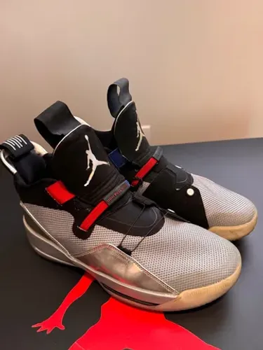 Tênis Jordan 33
