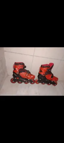Patins semi novo