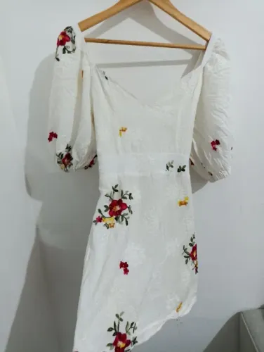 vestido bordado da desnude