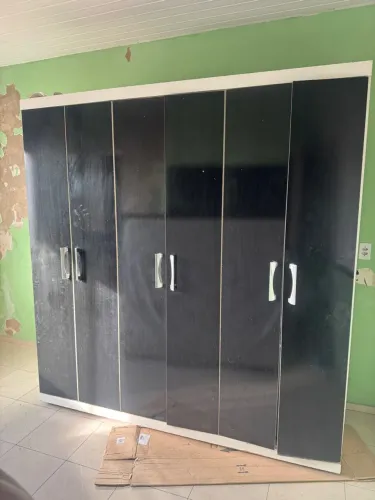 Guarda-Roupa 6 Portas Branco com Detalhes Preto