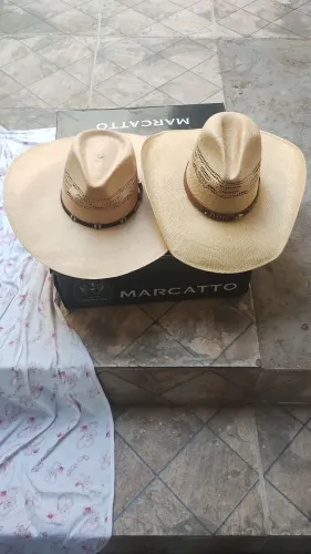 Dois chapéus