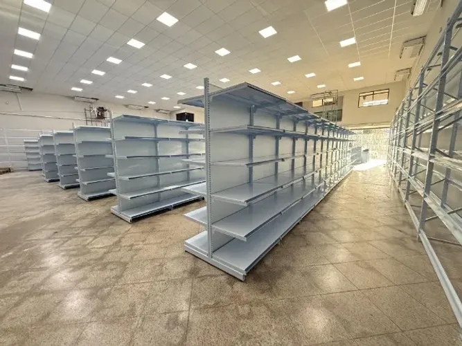 Gôndolas Prateleiras de Aço | Resistência e exposição profissional para seu comércio