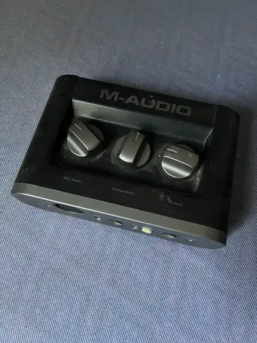 Interface de Áudio M-Audio Fast Track