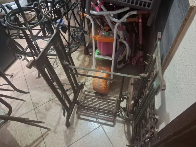 Base de máquina de costura antiga