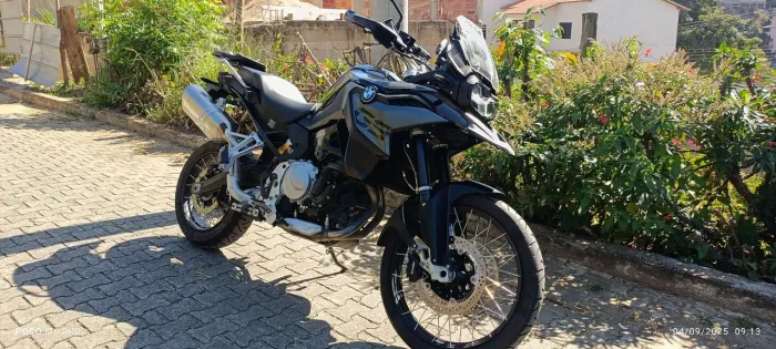 BMW F850 Premium Triple Black com 5800 km - Aceito troca 