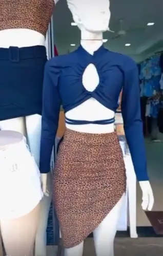 Manequim Feminino Elegante para Vitrine completo 
