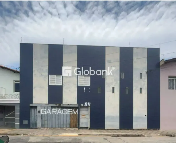 Prédio à Venda no Centro de Montes Claros - 500 m², Residencial/Comercial