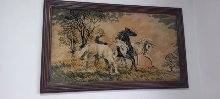 Quadro antigo em moldura de madeira 