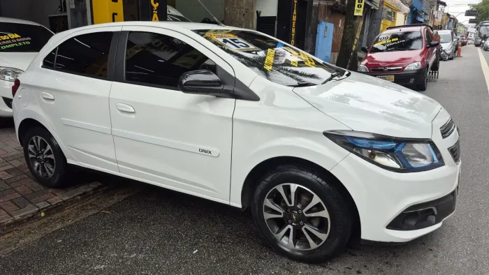 Chevrolet Onix Hatch LTZ 1.4 8V Flex Power Aut. 4P 2015
