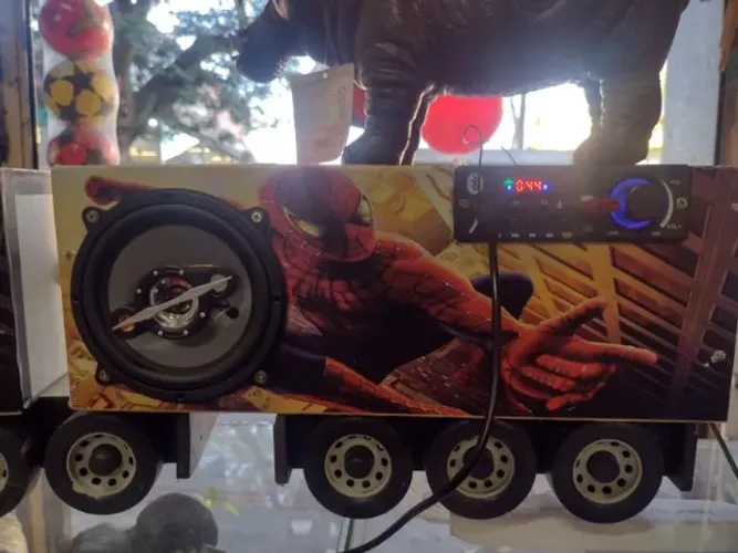 Caminhão Scania Caixa Com Som Bluetooth E Usb
