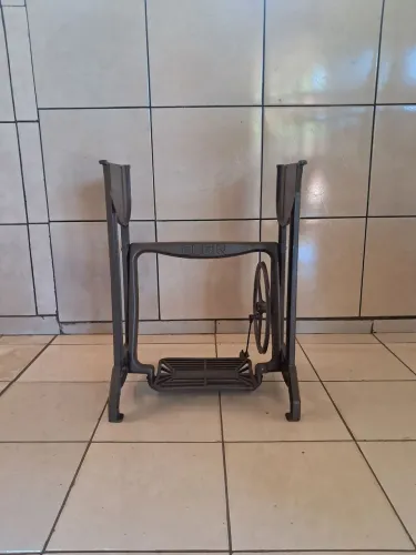 BASE DE MAQUIMA DE COSTURA ANTIGA