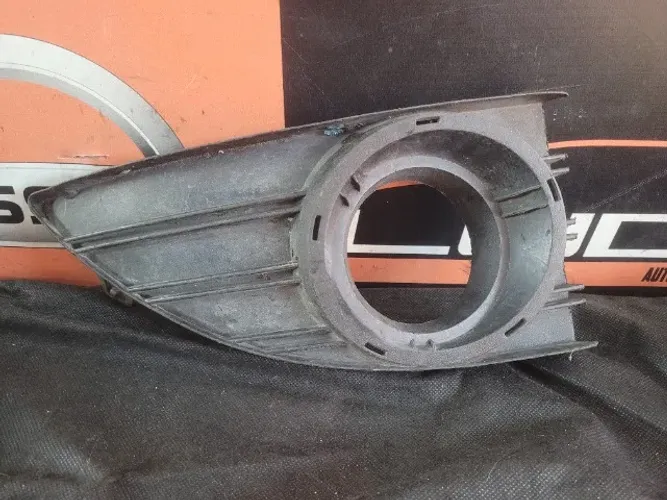 Moldura do Farol de Milha Direito Renault Fluence 2008 a 2014 261A41159R