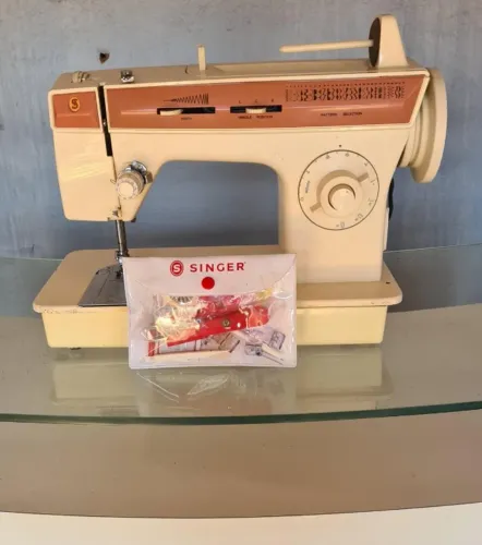 Maquina de Costura Singer Facilita Completa NOVA