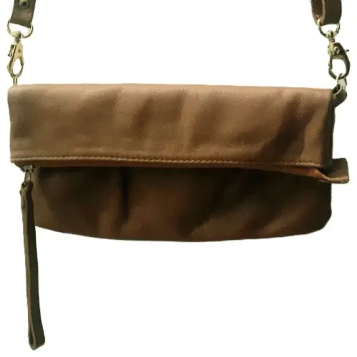 2 Bolsas: Uma toda em Couro Legítimo para uso no Ombro ou de Mão + Outra Bolsa de Brinde