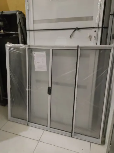 Janela de Alumínio com Vidro 4 folhas