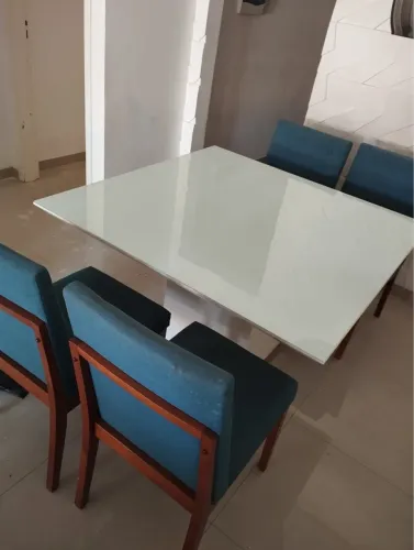 Mesa quatro cadeiras ( qualidade)