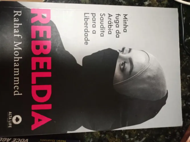 Livro - Rebeldia - Rahaf Mohammed