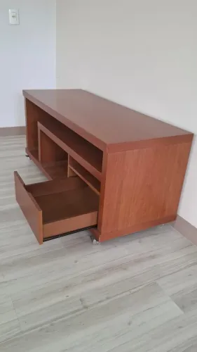 Rack para TV seminovo em ótimo estado