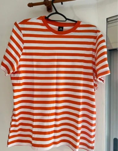 Camiseta Hering Listrada Laranja e Branca