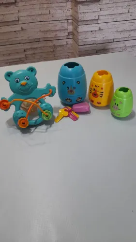 Vendo 2 brinquedos educativos para Bebê seminovos