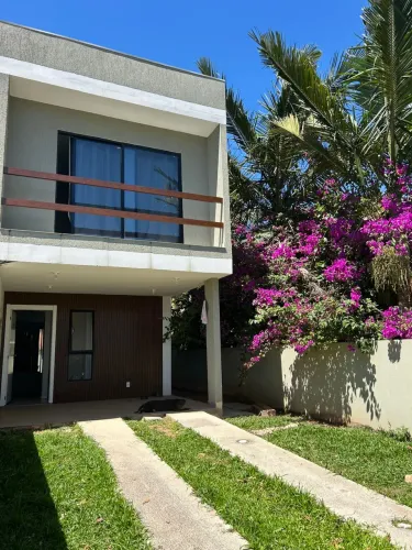 Linda Casa na Armação 3 dormitórios, 5 minutos da praia.