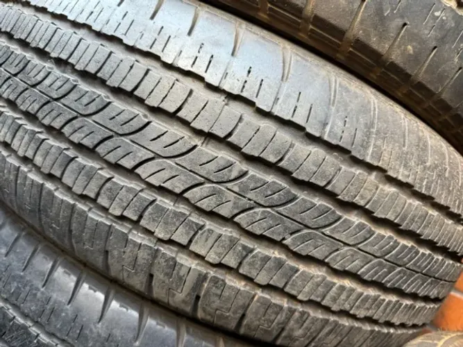 Pneu Firestone 235/60/-7 de 85 % vida útil
