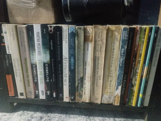 Livros de Escritório - Diversos Gêneros valor unitário 15 reais cada faço novo anúncio