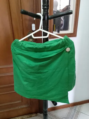 Saia verde com detalhe. LINDO SHORT/SAIA USADA TRES VEZES
