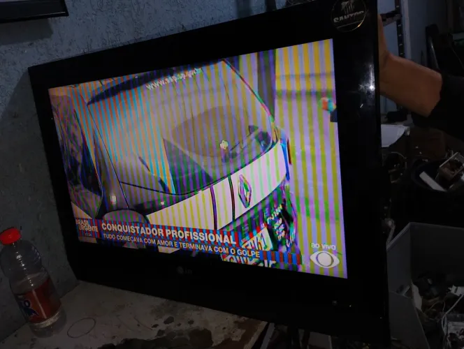 TV LG LCD 26 polegadas funcionando com defeito listra na tela
