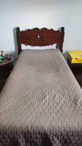 Cama madeira maciça 