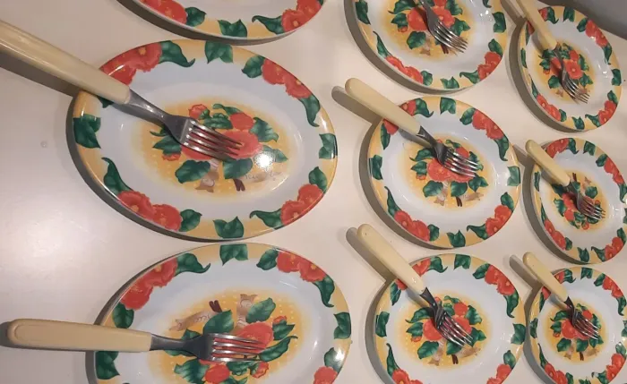 PRATOS SOBREMESA + TALHERES
