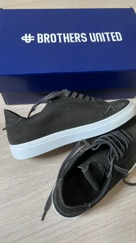 Tenis casual em couro
