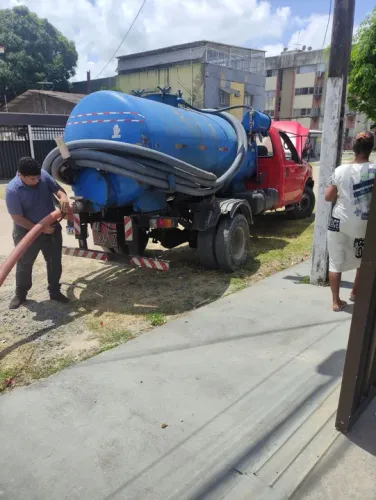 Desentupidora e Limpeza de fossas 24hs