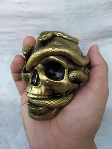 Escultura de Crânio com Cobras - Decoração Exclusiva