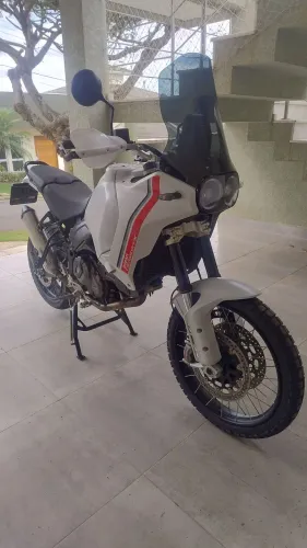Ducati Desert x 950