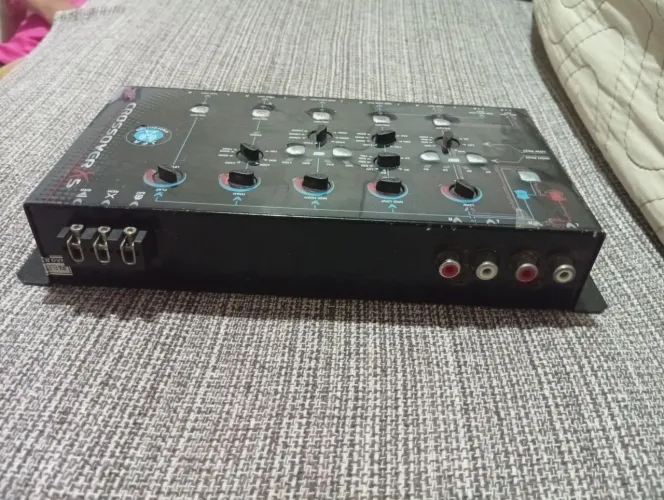Crossover XS MiIC som automotivo 