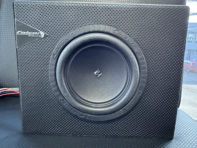 Box com sub 8? amplificado 200rms instalado na promoção 