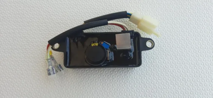 Regulador De Tensão Avr LiHua para gerador com potência de 2000W a 3800 W 220V bifásico