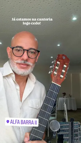 Voz e violão. Promoção 290,00 ,00 . Show completo com equipamento.