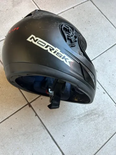 Capacete sem viseira