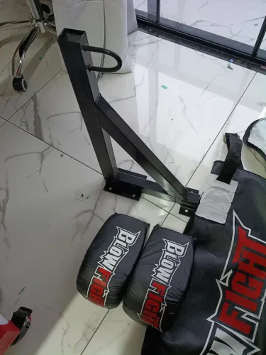 Kit saco de pancada mais suporte mais luva