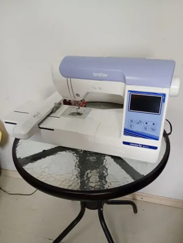 Máquina de bordar eletrônica Brother Be 915L com wifi