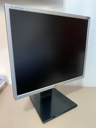 Monitor LG 19 polegadas.