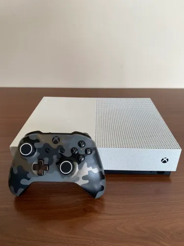 XBOX ONE S 500GB - COMPLETO E PRONTO PARA JOGAR!
